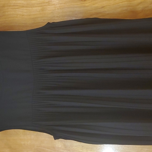 Zac & Rachel sheer pleated back, black, sleeveless tunic blouse - Picture 3 of 11